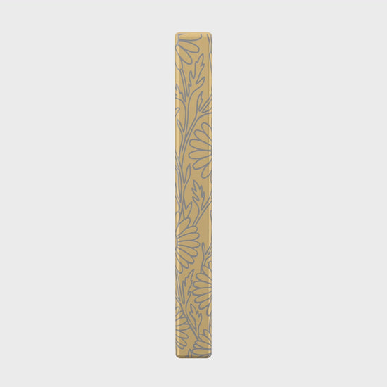 April Daisy necklace in 14K gold plated, 360 rotation video